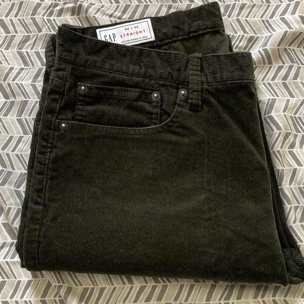 32x32 Gap straight fit, corduroy, olive green